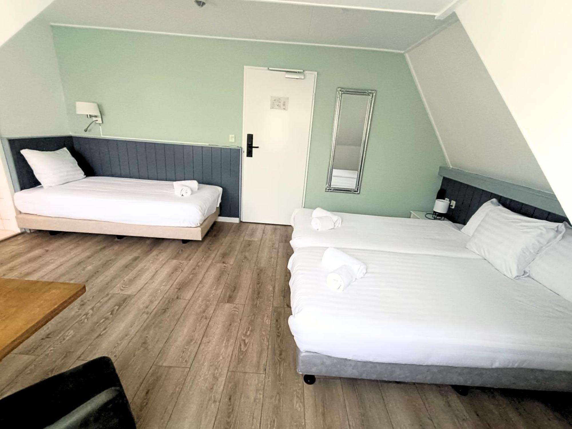 Hotel Den Burg Esterno foto