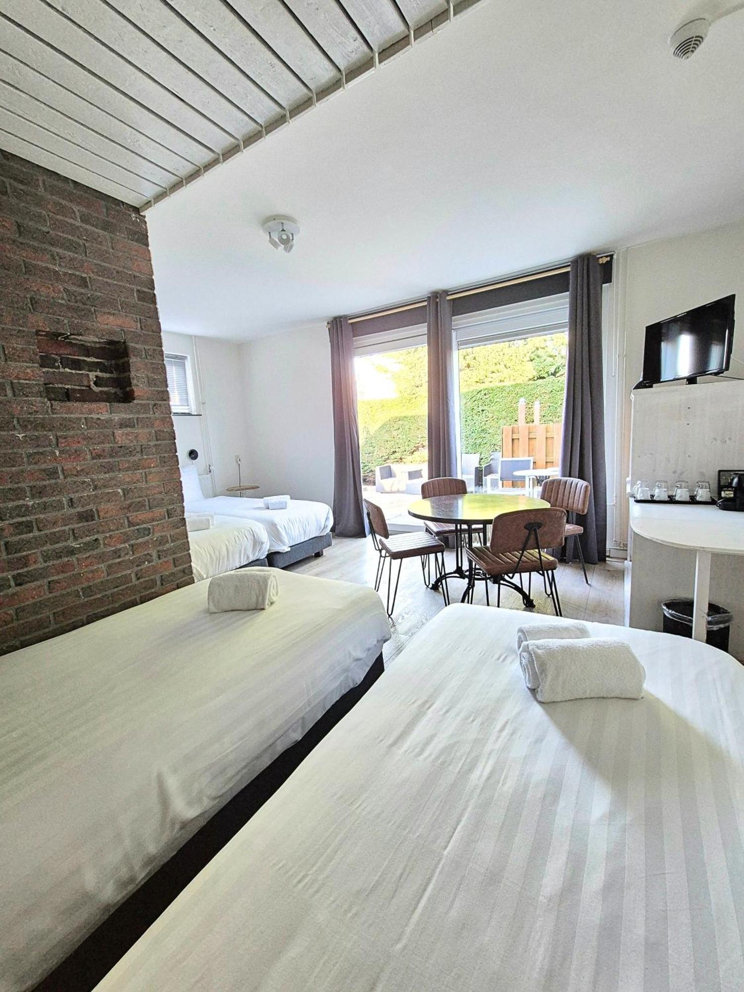 Hotel Den Burg Esterno foto